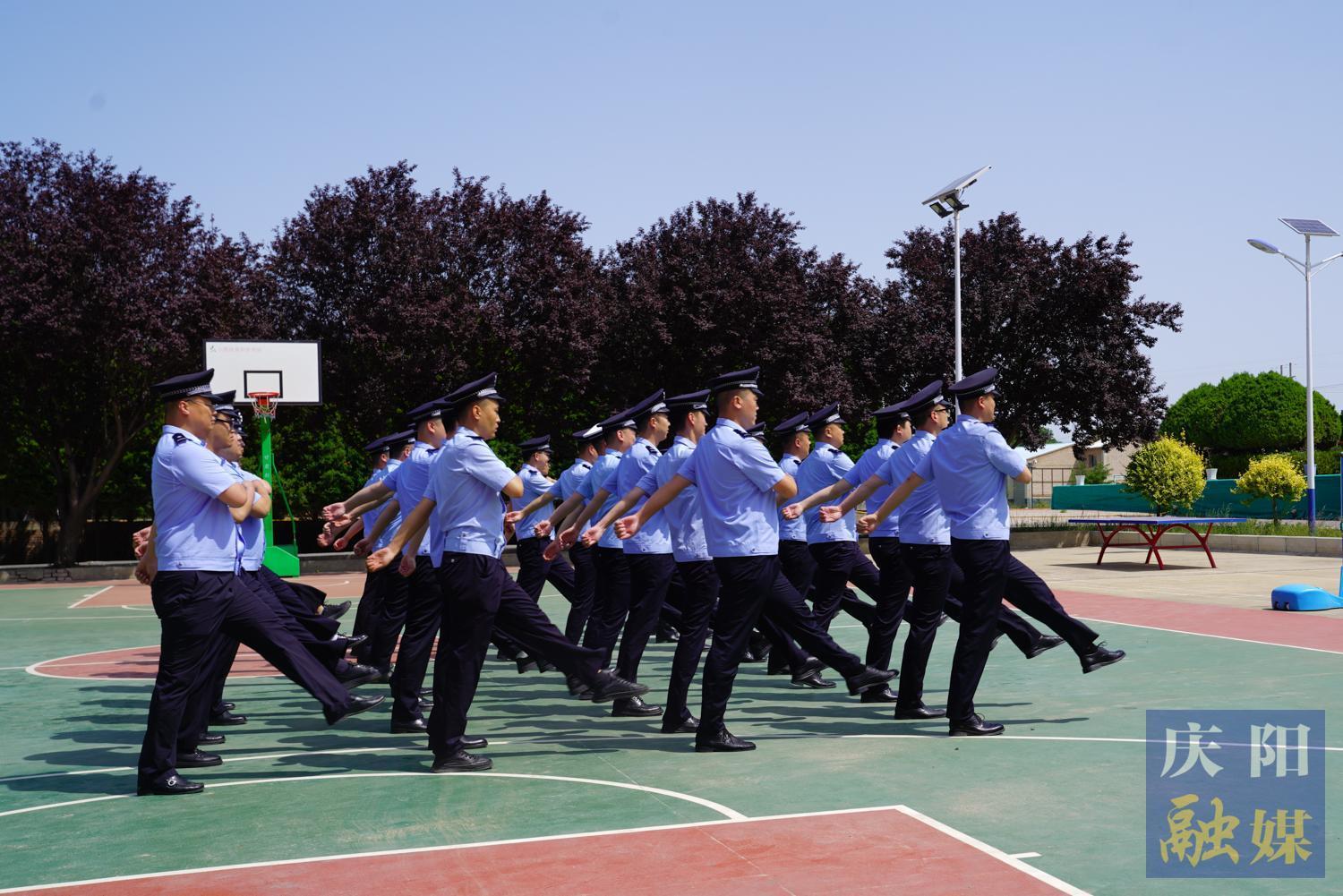 【攝影報道】隊列展風采 嚴訓礪精兵——慶陽市公安機關警銜晉升班隊列禮儀訓練掠影