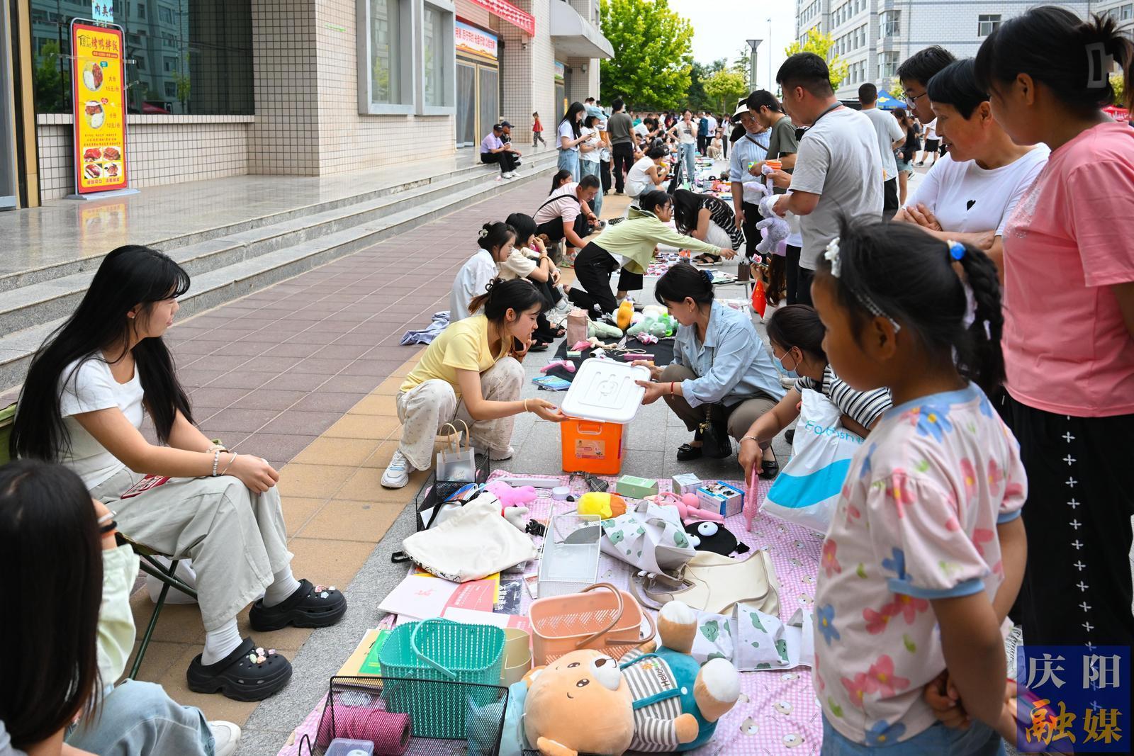 【攝影報道】隴東學院畢業季“跳蚤市場”傳遞校園溫情